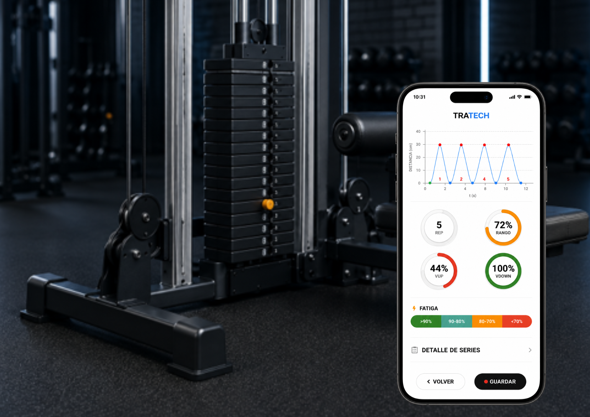 Deportista visualizando su entrenamiento en la app PowerTrack